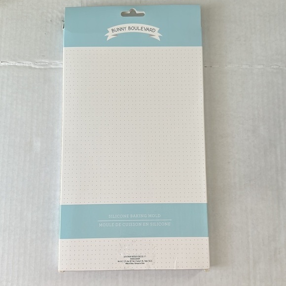 🔵 NWOT Easter Egg Bunny Boulevard Silicone Baking Mold- 3 Available - Picture 4 of 8